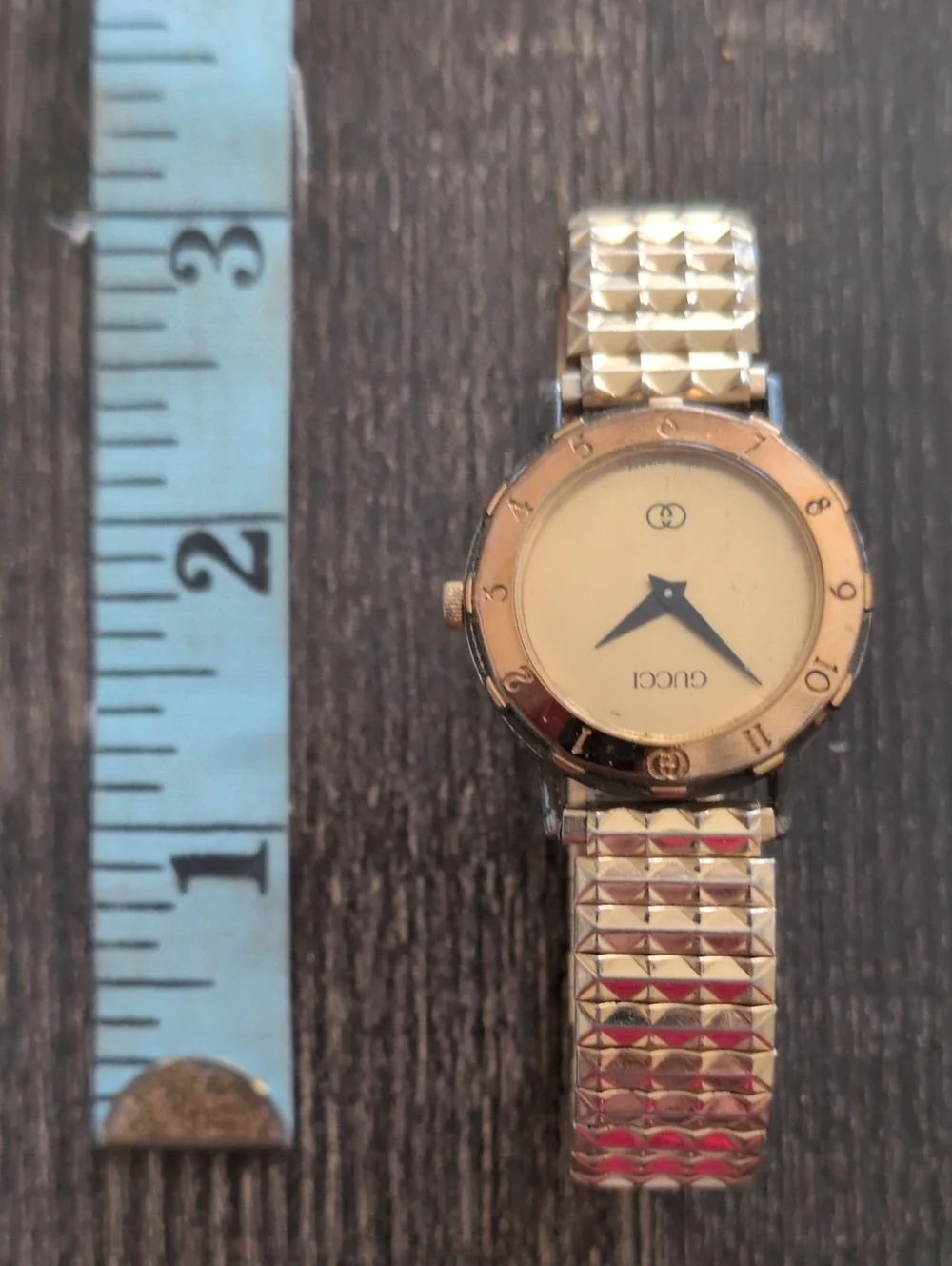 Vintage Gucci Swiss Quartz Watch - Picture 7 of 9